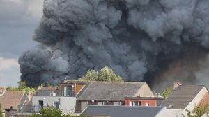 Panggung Tomorrowland Terbakar Habis-habisan, Tetap Rave On!