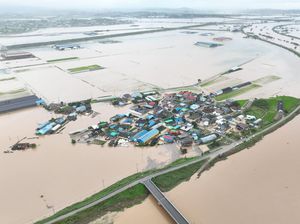 Banjir Besar Landa Korea Selatan, Permukiman Terendam Banjir Besar Landa Korea Selatan, Permukiman Terendam