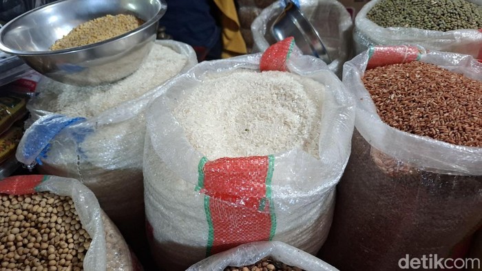 Beras Oplosan Bikin Resah? Ini Cara Mudah Kenali Ciri-cirinya!