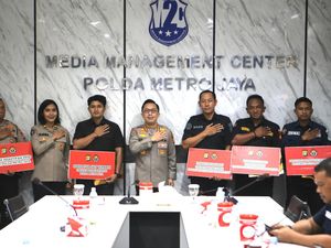 Kabidhumas Polda Metro Imbau Personel Bangun Komunikasi Aktif dengan Warga Kabidhumas Polda Metro Imbau Personel Bangun Komunikasi Aktif dengan Warga