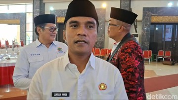 Sambut Prabowo, Pemkab Bangkalan Borong Makanan-Minuman PKL di Alun-alun