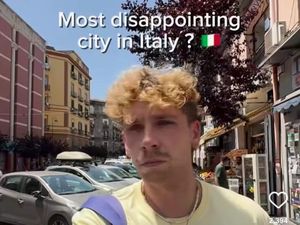 Turis Polandia Review Jujur Kota Napoli: Kacau, Kotor, dan Banyak Sampah Turis Polandia Review Jujur Kota Napoli: Kacau, Kotor, dan Banyak Sampah