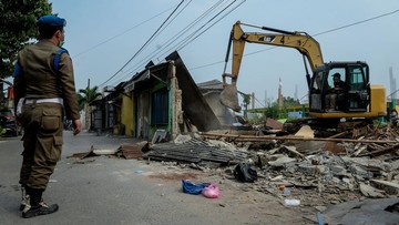 Diduga Jadi Tempat Prostitusi, Belasan Bangunan di Tangerang Diratakan