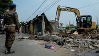 Diduga Jadi Tempat Prostitusi, Belasan Bangunan di Tangerang Diratakan
