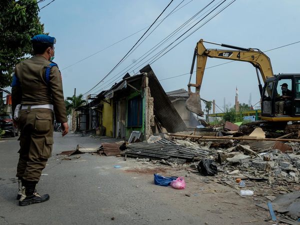 Diduga Jadi Tempat Prostitusi, Belasan Bangunan di Tangerang Diratakan
