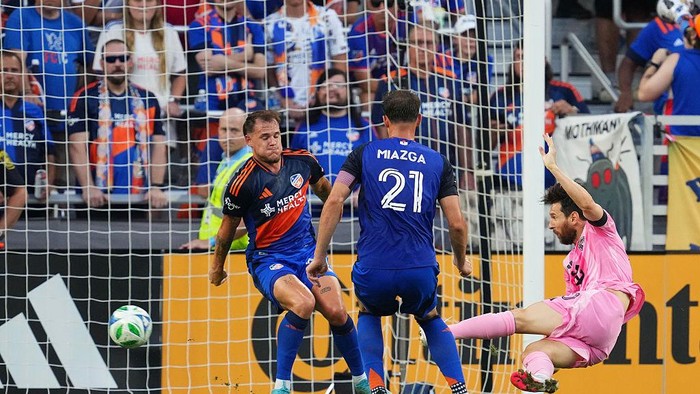 CINCINNATI, OHIO - JULY 16: Lionel Messi #10 of Inter Miami CF attempts a shot on target during the MLS match between FC Cincinnati and Inter Miami CF at TQL Stadium on July 16, 2025 in Cincinnati, Ohio. (Photo by Jeff Dean/Getty Images)