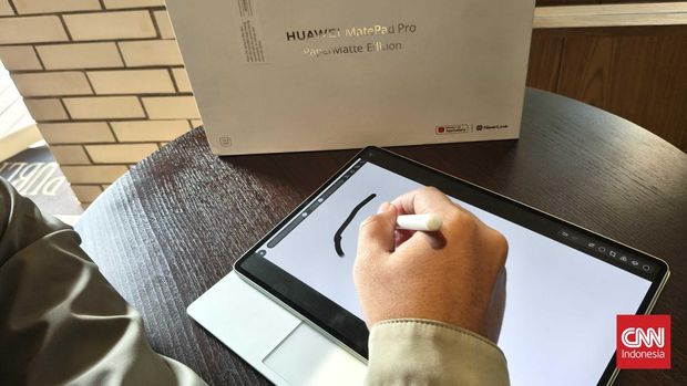 Huawei resmi merilis tablet terbaru mereka Matepad Pro 12.2 versi 2025 di Indonesia pada Selasa (15/7) dan dibanderol dengan harga Rp12,999 juta.