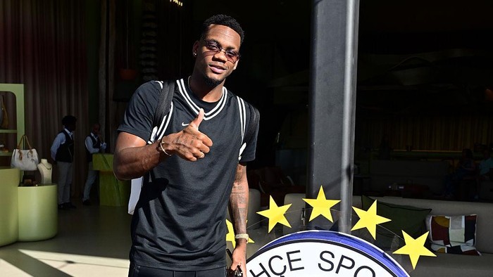 LISBON, PORTUGAL - JULY 16: Colombian footballer Jhon Duran arrives at the hotel during Fenerbahces training camp in Lisbon, Portugal, on July 16, 2025. (Photo by Serhat Cagdas/Anadolu via Getty Images)