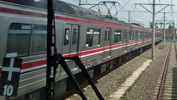 Kaca KRL Tanah Abang-Rangkasbitung Pecah Dilempar Batu, Pelaku Diburu