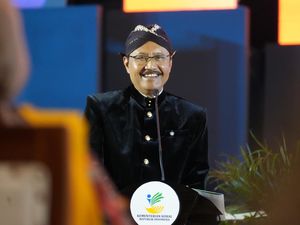 Kemensos Wisuda 1.000 Penerima Bansos PKH di UGM