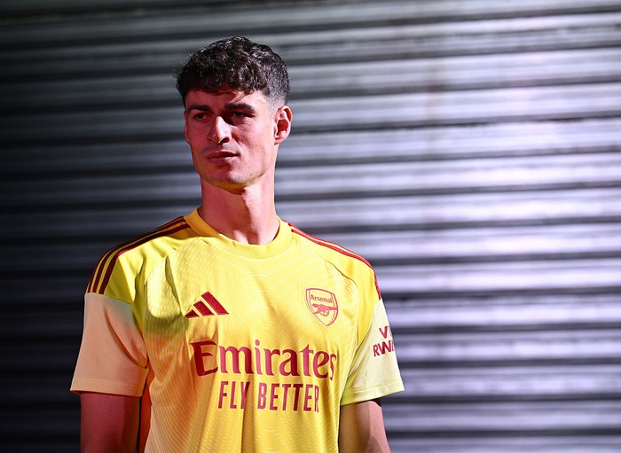 LONDON, ENGLAND - JULY 02: Kepa Arrizabalaga signs for Arsenal at the Sobha Realty Training Centre on July 02, 2025 in London, England.  (Photo by David Price/Arsenal FC via Getty Images)