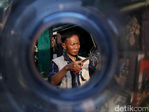 Impian jadi Dokter ke Seniman, Sutrisno Menyulam Harapan Lewat Karya Limbah