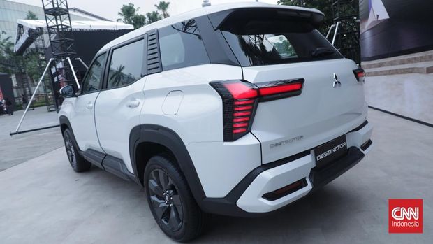 Mitsubishi Motors Corporation resmi meluncurkan Mitsubishi Destinator di Indonesia. SUV terbaru dengan kapasitas tujuh penumpang. Peluncuran perdana ini dilakukan di Jakarta, Kamis, 17 Juli 2025 menjelang ajang GAIKINDO Indonesia International Auto Show (GIIAS) ke-32, yang akan dibuka pada 23 Juli 2025. CNN Indonesia/Safir Makki