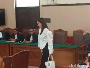 Video: Pengacara Reza Gladys Minta Nikita Mirzani Lebih Sopan saat Sidang Video: Pengacara Reza Gladys Minta Nikita Mirzani Lebih Sopan saat Sidang