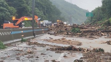 Penampakan Tanah Longsor Akibat Hujan Deras di Korea Selatan