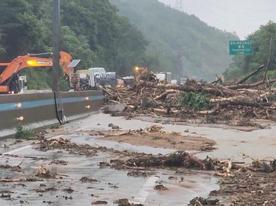 Penampakan Tanah Longsor Akibat Hujan Deras di Korea Selatan