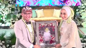 Gaya Anak Dedi Mulyadi Jadi Pengantin Sunda, Mas Kawinnya 27 Hewan Ternak