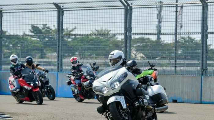 Gaya Moge, Safety Nomor Satu, Pelatihan Riding dari Ahli!