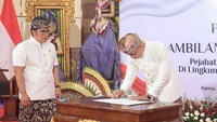 Giri Prasta Lantik Dua Pejabat Tinggi Pemprov Bali