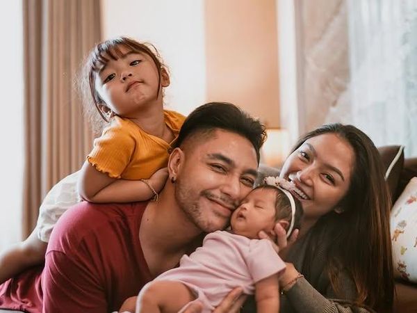 Sempat Divonis Mandul, Krisjiana Baharudin Kini Bahagia Punya 2 Putri Lucu