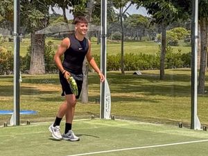 Arda Guler Asyik Main Padel Arda Guler Asyik Main Padel