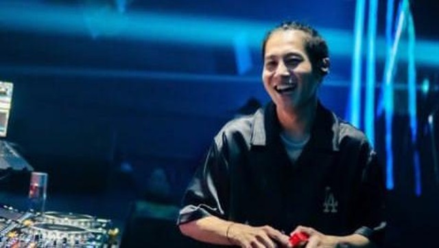 Berita Seputar Selebriti Insertlive Terkini : Ini Unggahan DJ Panda hingga Dirinya Diduga jadi Ayah dari Anak Erika Carlina