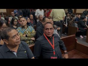 Eks Gubsu Edy Hadiri Sidang Duplik Hasto, PDIP Sumut: Bentuk Dukungan Moral Eks Gubsu Edy Hadiri Sidang Duplik Hasto, PDIP Sumut: Bentuk Dukungan Moral