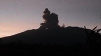 Gunung Marapi Erupsi 34 Detik, Warga Diminta Pakai Masker dan Hindari Abu