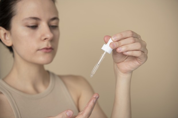 Ilustrasi pakai serum