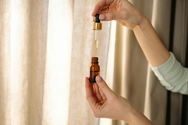 Ilustrasi pakai serum