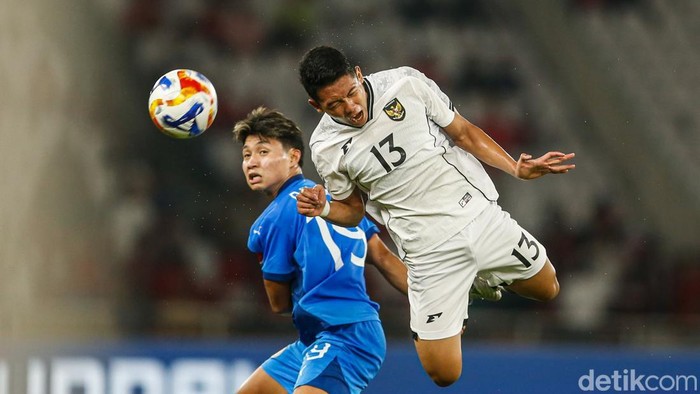 Indonesia U-23 Menang Tipis 1-0 atas Filipina Berkat Gol Bunuh Diri Timnas Indonesia U-23 menang 1-0 atas Filipina pada laga Grup A Piala AFF U-23 2025. Garuda Muda meraih tiga angka berkat gol bunuh diri Jaime Rosquillo. Laga Indonesia vs Filipina di lanjutan pertandingan Grup A Piala AFF U-23 2025 digelar di Stadion Utama Gelora Bung Karno, Jakarta, Jumat (18/7/2025) malam WIB.