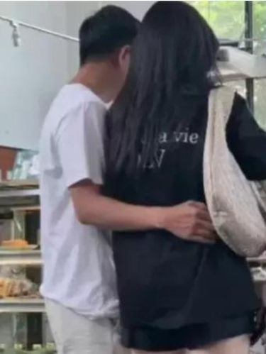 Ini Foto yang Bikin Iris Wullur Diduga Jadi Simpanan Petinggi Polisi