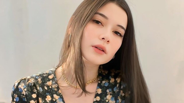 Kabar Terkini Artis dari InsertLive : Iris Wullur Akui Kenal Arif Purnama Oktora Berawal dari Padel