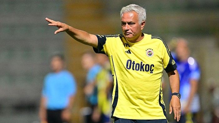PORTIMAO, PORTUGAL - JULY 17: Fenerbahce head coach Jose Mourinho reacts during a pre-season friendly match against Portimonense in Portimao, Portugal, on July 17, 2025. (Photo by Serhat Cagdas/Anadolu via Getty Images)