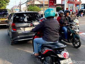 Bersahabat dengan Kemacetan di Jalan Derwati-Ciwastra Bandung Bersahabat dengan Kemacetan di Jalan Derwati-Ciwastra Bandung