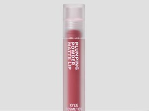 Review Lipstik Baru Kylie Cosmetics, Lipstik Matte dengan Efek Bibir Bervolume Review Lipstik Baru Kylie Cosmetics, Lipstik Matte dengan Efek Bibir Bervolume