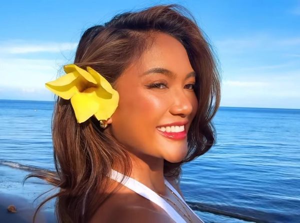 Marion Jola Kangen Laut, Asyik Banget Nikmati Sinar Matahari