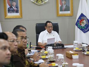 Mendagri Minta Pemda Simak Arahan Prabowo di Launching Kopdes Merah Putih Mendagri Minta Pemda Simak Arahan Prabowo di Launching Kopdes Merah Putih