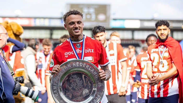 PSV player Noa Lang celebrates the victory after the game Sparta - PSV at the Sparta Stadium Het Kasteel for the Eredivisie season 2024-2025 in Rotterdam, Netherlands, on May 18, 2025. (Photo by Thomas Bakker / EYE4images)