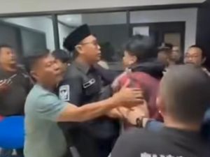 5 Anggota Ormas Penculik Pegawai Finance di Surabaya Jadi Tersangka 5 Anggota Ormas Penculik Pegawai Finance di Surabaya Jadi Tersangka