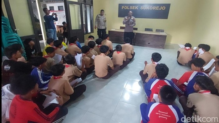 Puluhan pelajar diamankan buntut viralnya video pertikaian di Kendal, Jumat (18/7/2025).