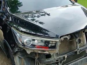 Video: Mobil Dinas Bawaslu Jambi Tabrak Lari lalu Hantam 3 Mobil Showroom Video: Mobil Dinas Bawaslu Jambi Tabrak Lari lalu Hantam 3 Mobil Showroom