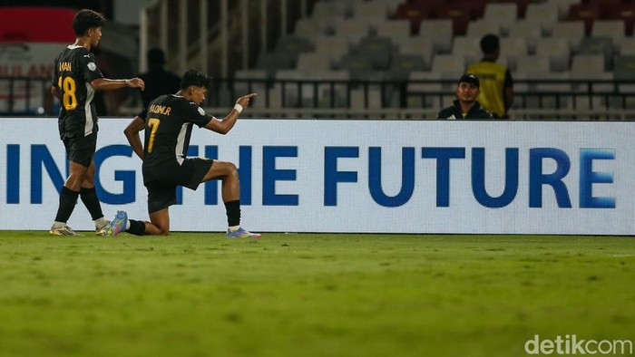 Lanjutan Grup A Piala AFF U-23 2025 sajikan Brunei Darussalam vs Malaysia. Harimau Malaya cukur Brunei dengan skor telak 7-1.
Duel Timnas Brunei Darussalam U-23 kontra Timnas Malaysia U-23 tersaji di Stadion GBK, Jakarta pada Jumat (18/7) sore WIB.