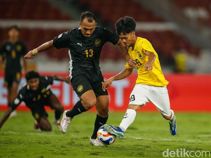 Lanjutan Grup A Piala AFF U-23 2025 sajikan Brunei Darussalam vs Malaysia. Harimau Malaya cukur Brunei dengan skor telak 7-1.
Duel Timnas Brunei Darussalam U-23 kontra Timnas Malaysia U-23 tersaji di Stadion GBK, Jakarta pada Jumat (18/7) sore WIB.