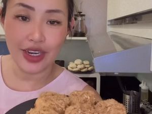 Komentar Pedas Pinkan Mambo ke Pengkritik Donatnya Komentar Pedas Pinkan Mambo ke Pengkritik Donatnya