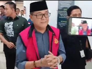 Mantan Plt Kadis PMD Sumsel Wilson Serahkan Diri ke Kejari Palembang Mantan Plt Kadis PMD Sumsel Wilson Serahkan Diri ke Kejari Palembang