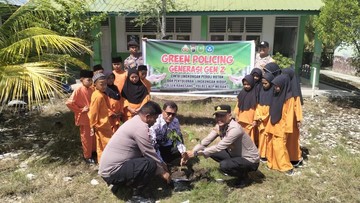 Green Policing di Sekolah: Polisi di Meranti Ajak Anak SD Tanam Pohon
