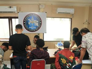2 Pria Selundupkan Amunisi Diduga untuk KKB di Pelabuhan Jayapura Ditangkap 2 Pria Selundupkan Amunisi Diduga untuk KKB di Pelabuhan Jayapura Ditangkap