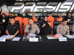 Bejat! Kakek Tukang Pijat di Bekasi Lecehkan 5 Bocah di Bawah Umur Bejat! Kakek Tukang Pijat di Bekasi Lecehkan 5 Bocah di Bawah Umur