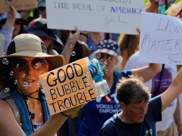 Ramai-ramai Warga AS Kritik Trump Lewat Aksi Protes di 1.600 Titik